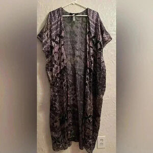 BCBGMaxAzria Sheer Black Boho Intricate Floral Print Kimono With Cap Sleeves; OS